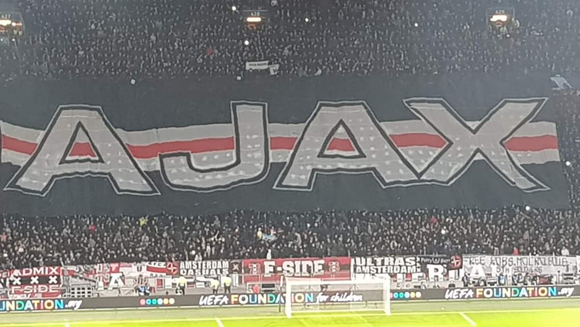 Ajax wint eenvoudig van Excelsior